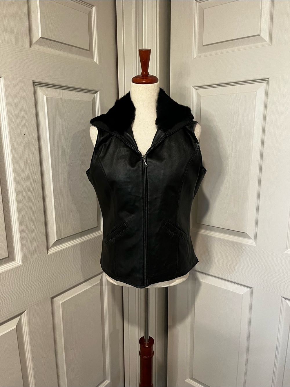 Saguaro Black Leather Vest with Rabbit Fur Lining Size M